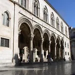 In Апартаменты Макарска